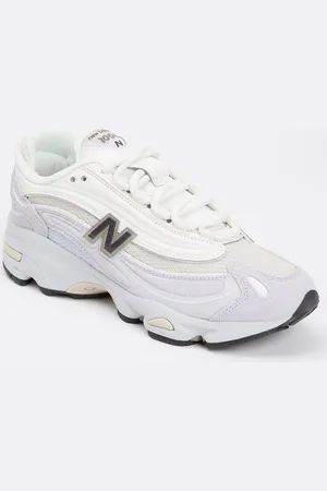 New Balance 1000 sneaker met suède details en logo