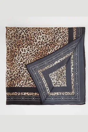 NIKKIE. Iramaia sjaal met panterprint 65 x 65 cm