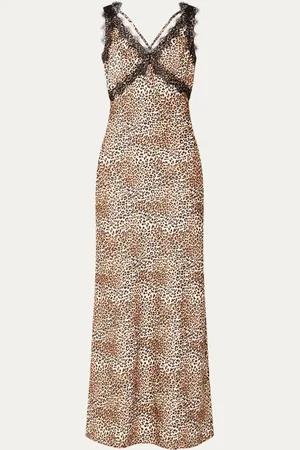 NIKKIE. Irene maxi jurk van satijn met panterprint en details van kant
