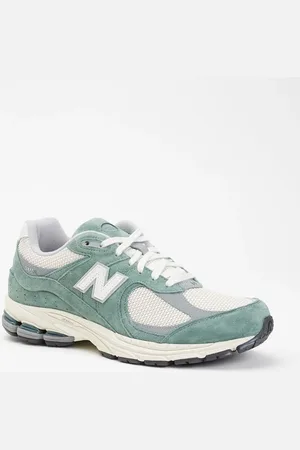 New Balance 2002 sneaker met suède en mesh details