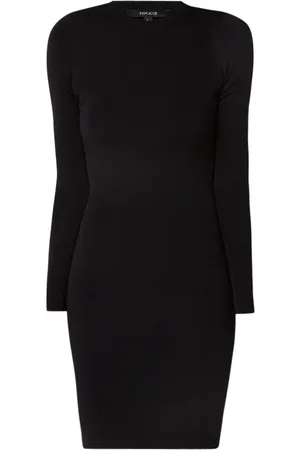 NIKKIE. Jolie fijngebreide fitted midi jurk