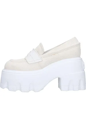 Casadei Creme lage schoenen