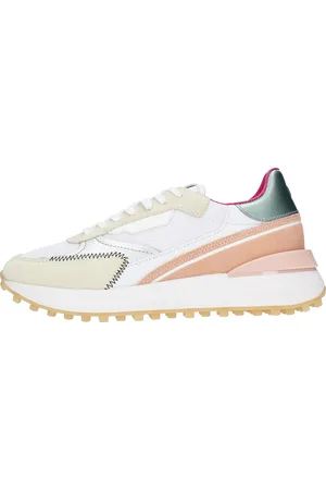 D.A.T.E. BIJ JOU THUIS. Veelkleurige sneakers