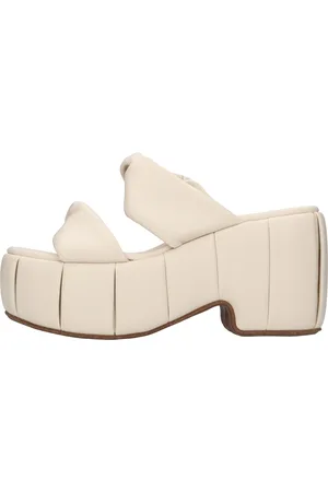 THEMOIRÈ Beige lage schoenen