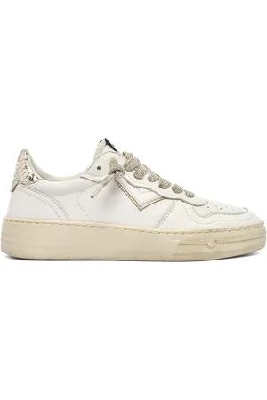 4b12 Witte sneakers