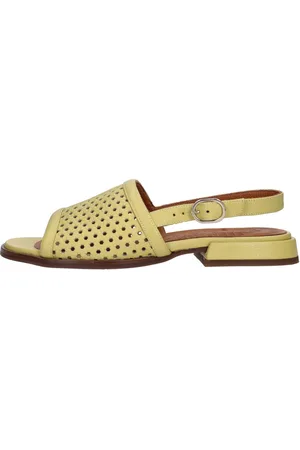 Chie Mihara Lage schoenen Geel