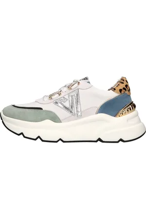 Emanuélle vee Sneakers