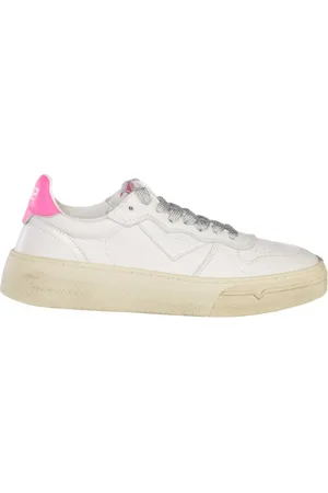4b12 Witte sneakers