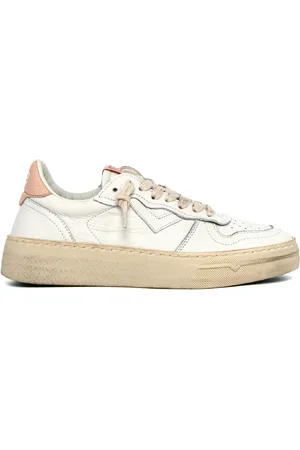 4b12 Witte sneakers
