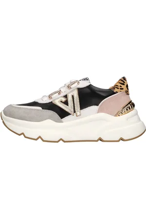 Emanuélle vee Sneakers