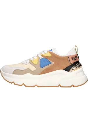 Emanuélle vee Sneakers