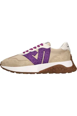 Emanuélle vee Sneakers
