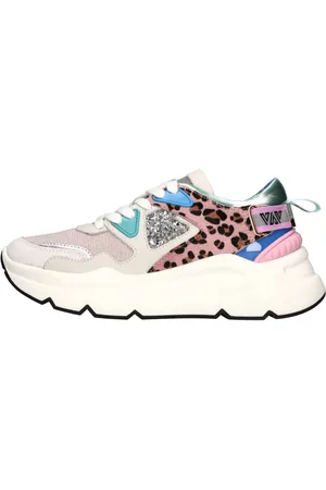 Emanuélle vee Sneakers