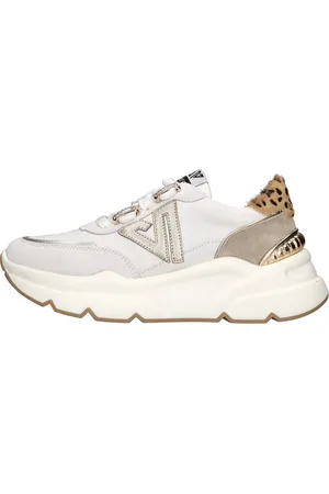 Emanuélle vee Sneakers