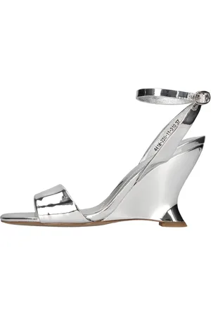 Emanuélle vee Schoenen met Silver Heel