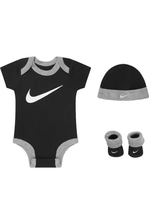 Nike Romper, muts en slofjes met Swoosh