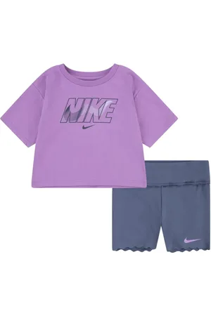 Nike Swoosh Motion shirt en shorts