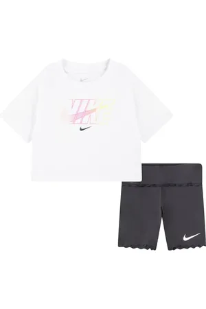 Nike Swoosh Motion shirt en shorts