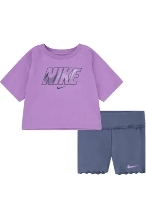 Nike Swoosh Motion shirt en shorts