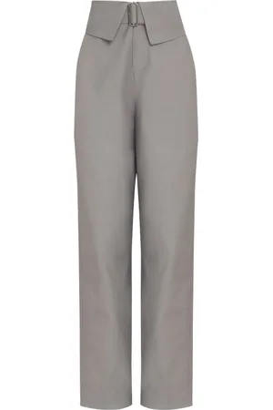 Uma Raquel Davidowicz Broek met ceintuur