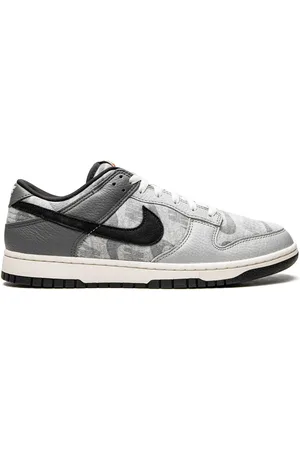 Nike Dunk Low sneakers