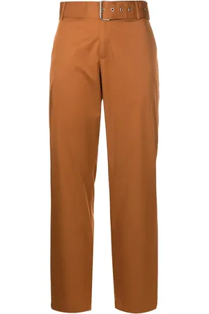 Uma Raquel Davidowicz Broek met ceintuur