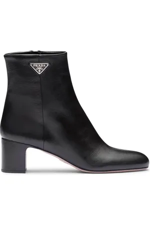 Prada Enkellaarzen met logoplakkaat