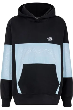 Supreme X The North Face hoodie met bandanaprint