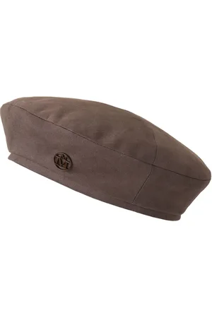 Le Mont St Michel Baret met logoplakkaat