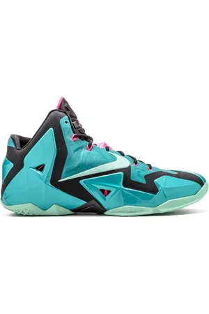 Nike Lebron XI sneakers