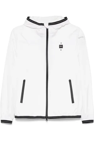 Blauer Jack met logopatch
