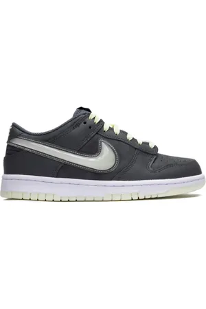 Nike Dunk Low sneakers