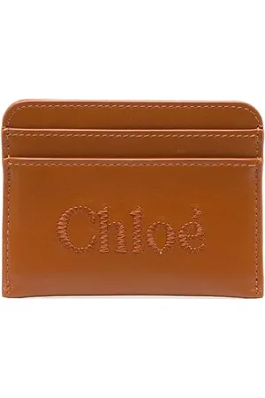 Chloé Pasjeshouder met geborduurd logo