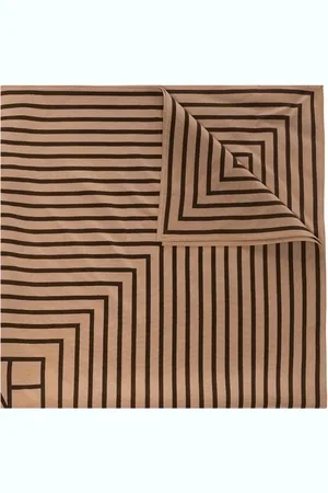 Totême Sjaal met monogram