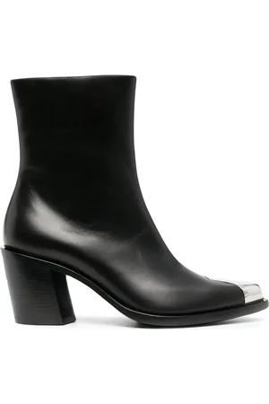 Alexander McQueen Enkellaarzen met puntige neus