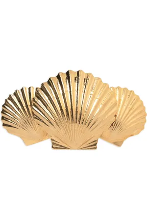 Jennifer Behr Baret met schelpen