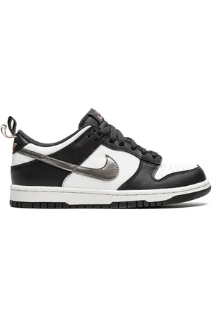 Nike Dunk Low sneakers