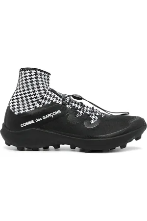 Comme des Garçons Sneakers met pied