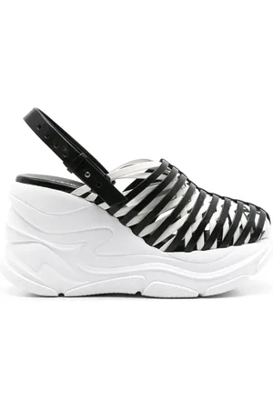Sarah Chofakian Drian sandalen met sleehak