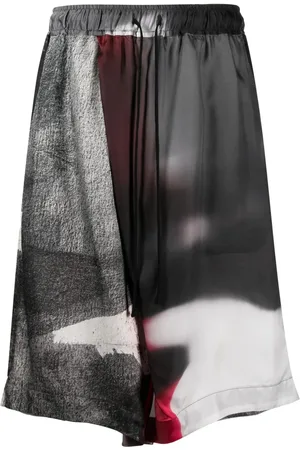 JULIUS Bermuda shorts met print