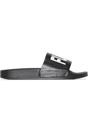 VTMNTS Slippers met tekst