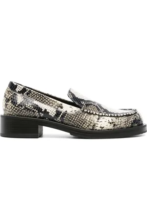 Stuart Weitzman Loafers met slangenleer