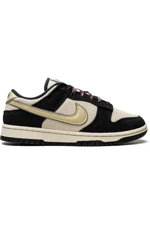 Nike Dunk Low sneakers