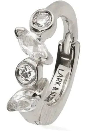 Lark & Berry 14kt witgouden kleine Veto oorring met diamant en saffier