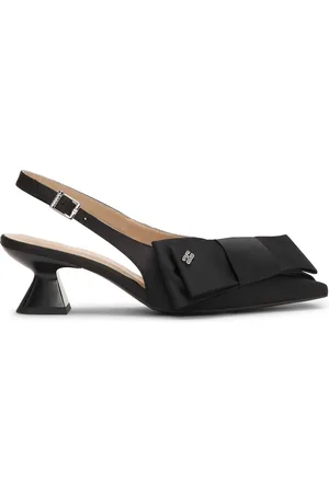 Ganni Satijnen pumps met grote strik
