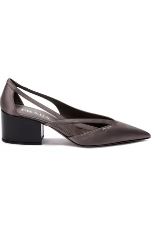 Prada 55 mm satijnen pumps met uitgesneden details