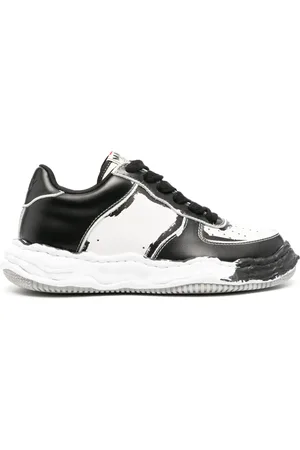 Maison Mihara Yasuhiro Sneakers met logopatch