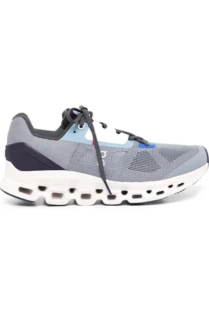 On Running Cloudstratus sneakers