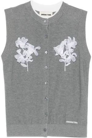 Shushu/Tong Spencer met bloemapplicatie