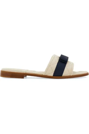 Salvatore Ferragamo Slippers met Vara Bow applicatie